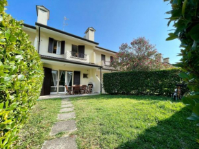 Spacious house for 6 with pool and garden Porto Santa Margherita